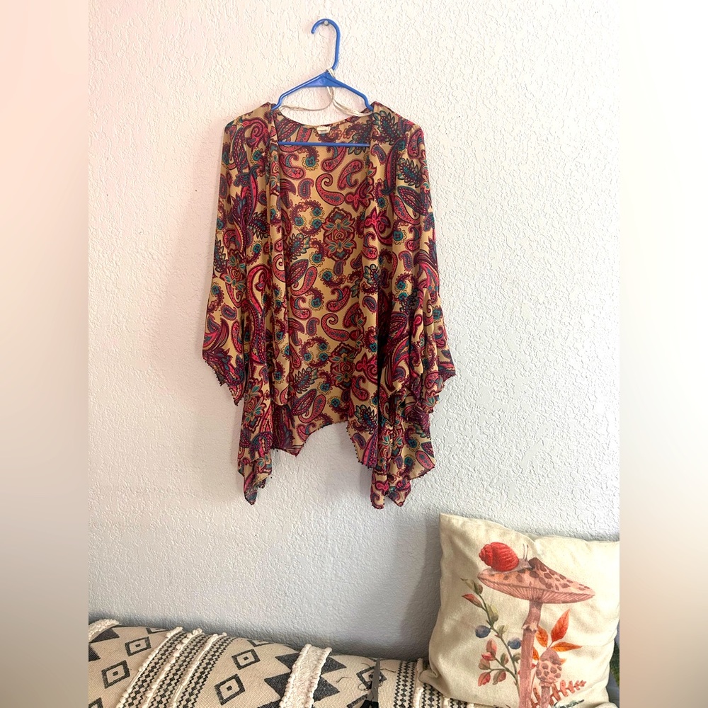 Gimmicks by BKE Paisley Cardigan